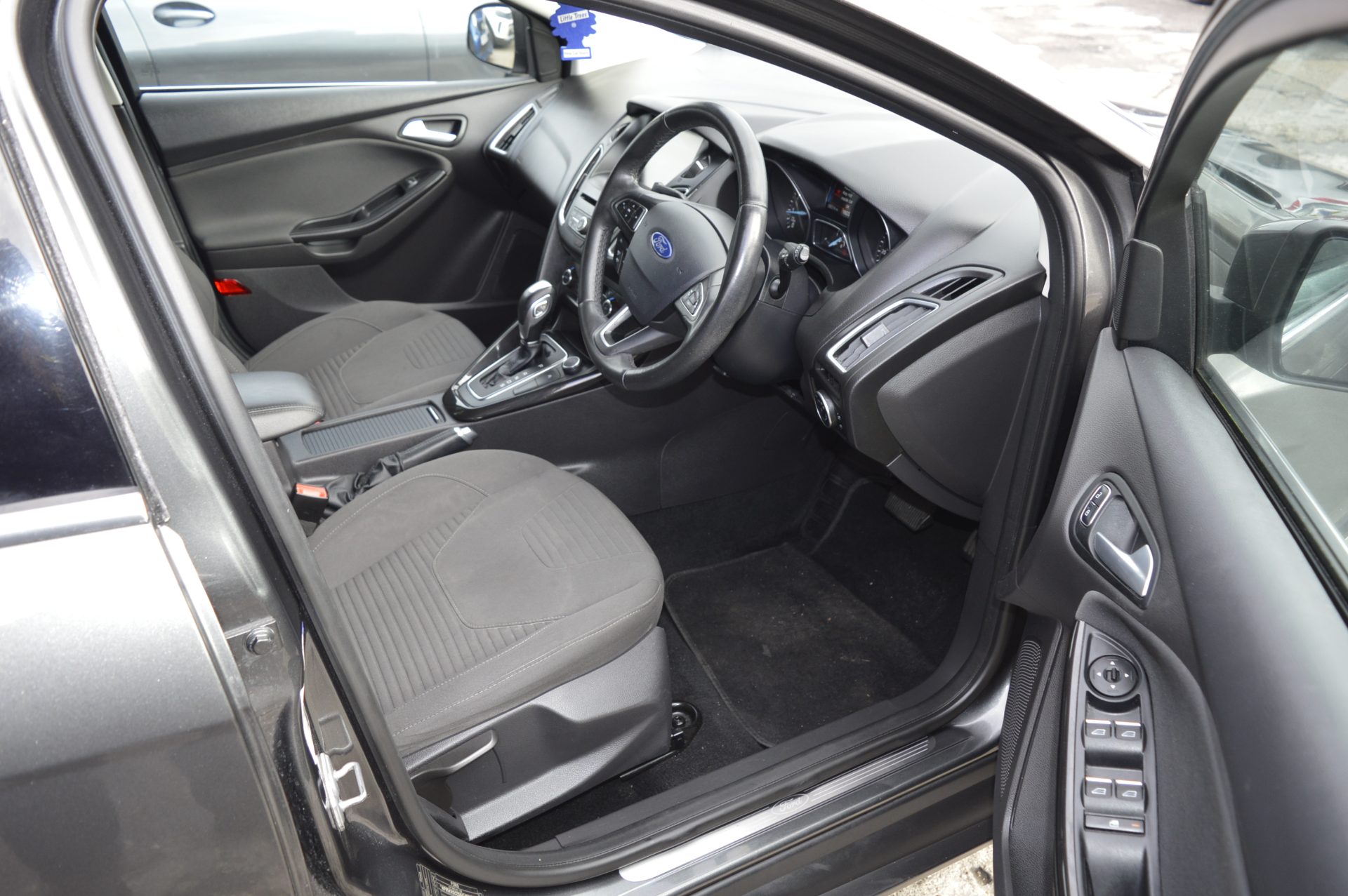 Ford Focus - Image 14