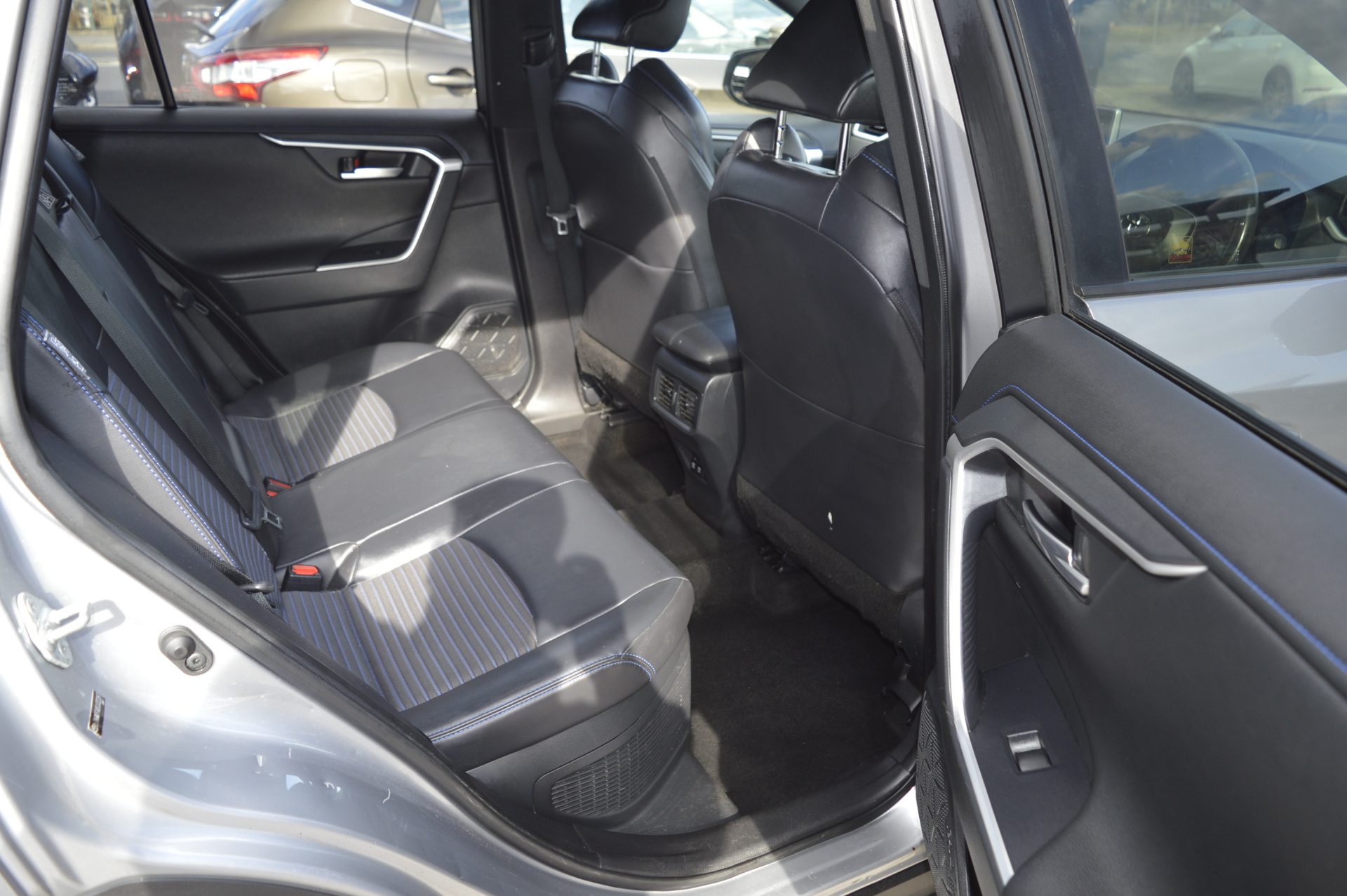 TOYOTA RAV-4 HYBRID - Image 13