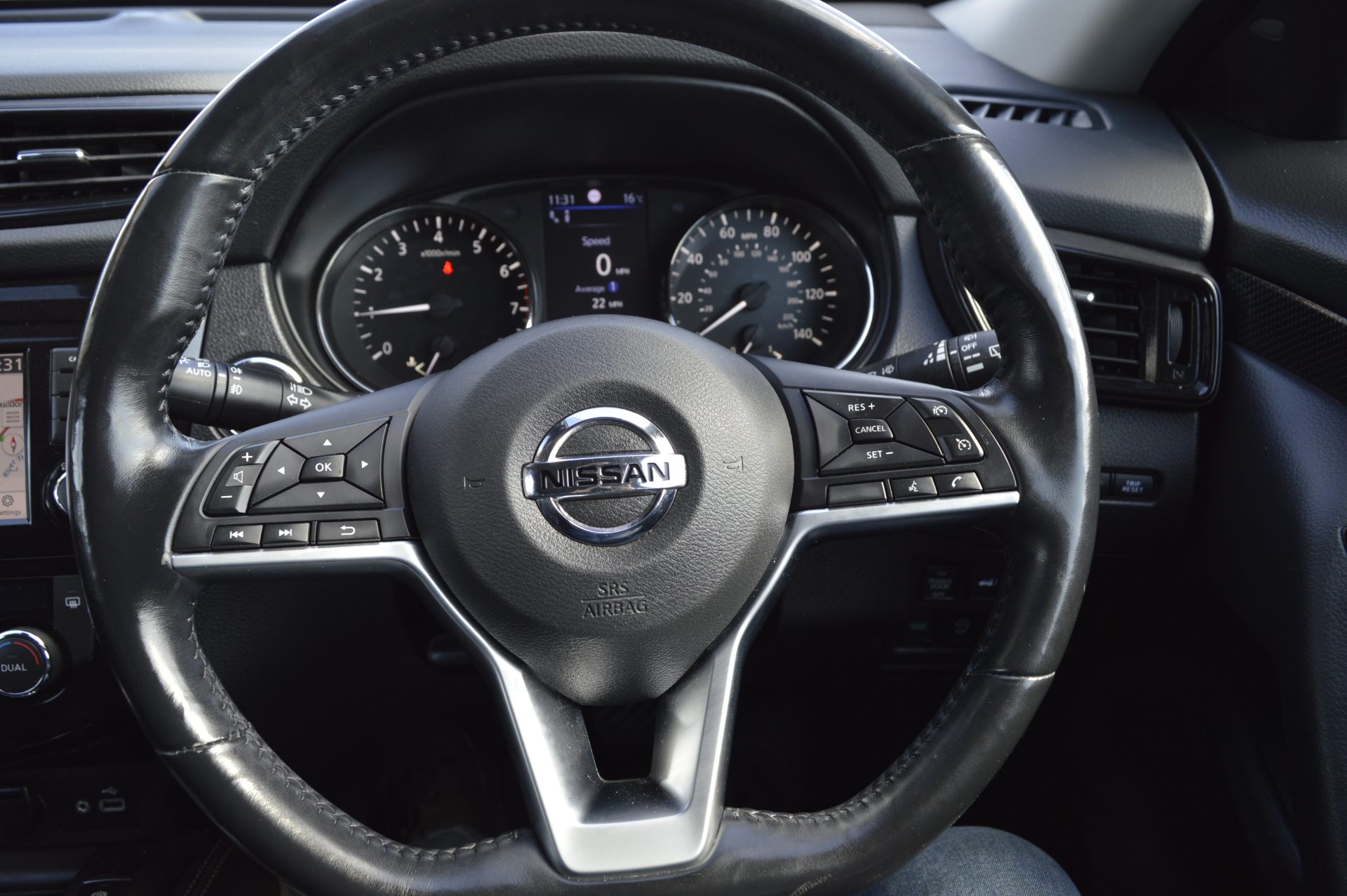 Nissan X-TRAIL TEKNA AUTO 7 SEATS - Image 19