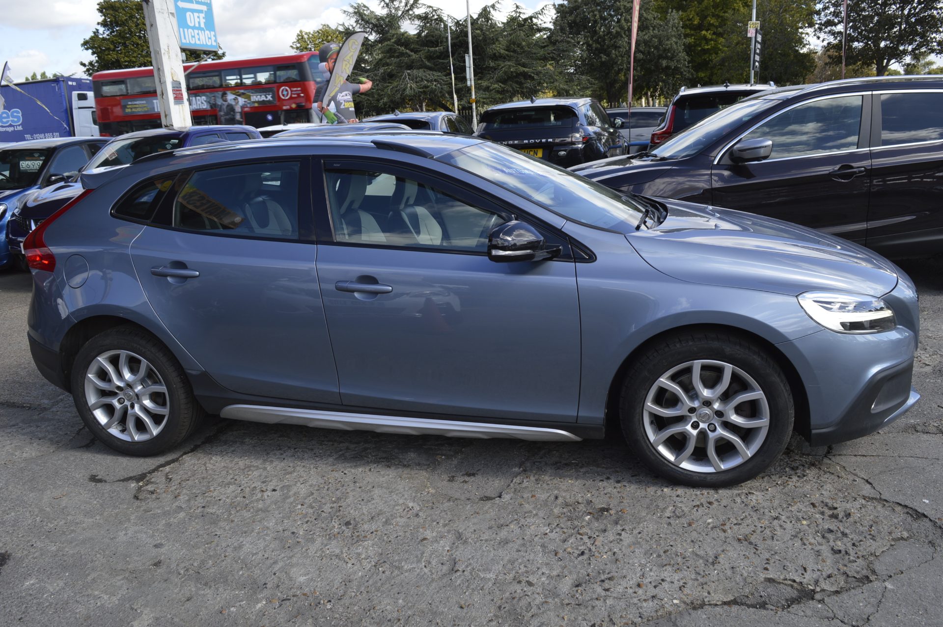 Volvo V40 CROSS COUNTRY - Image 6