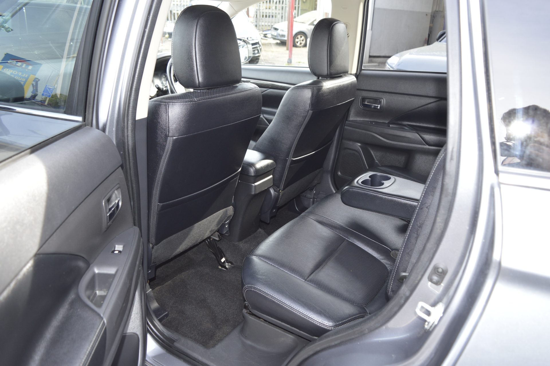 Mitsubishi OUTLANDER 4H - Image 12