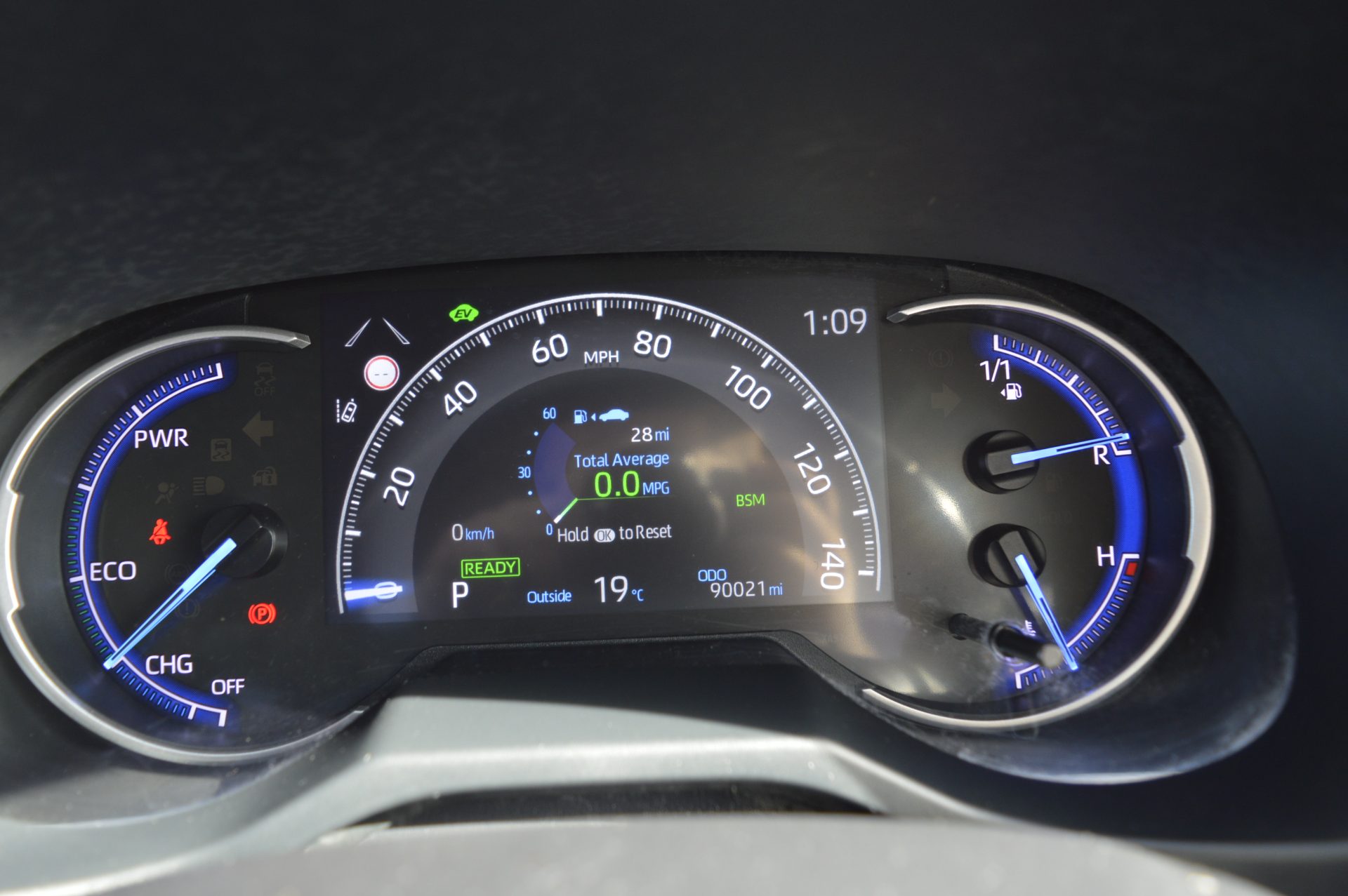 TOYOTA RAV-4 HYBRID - Image 16