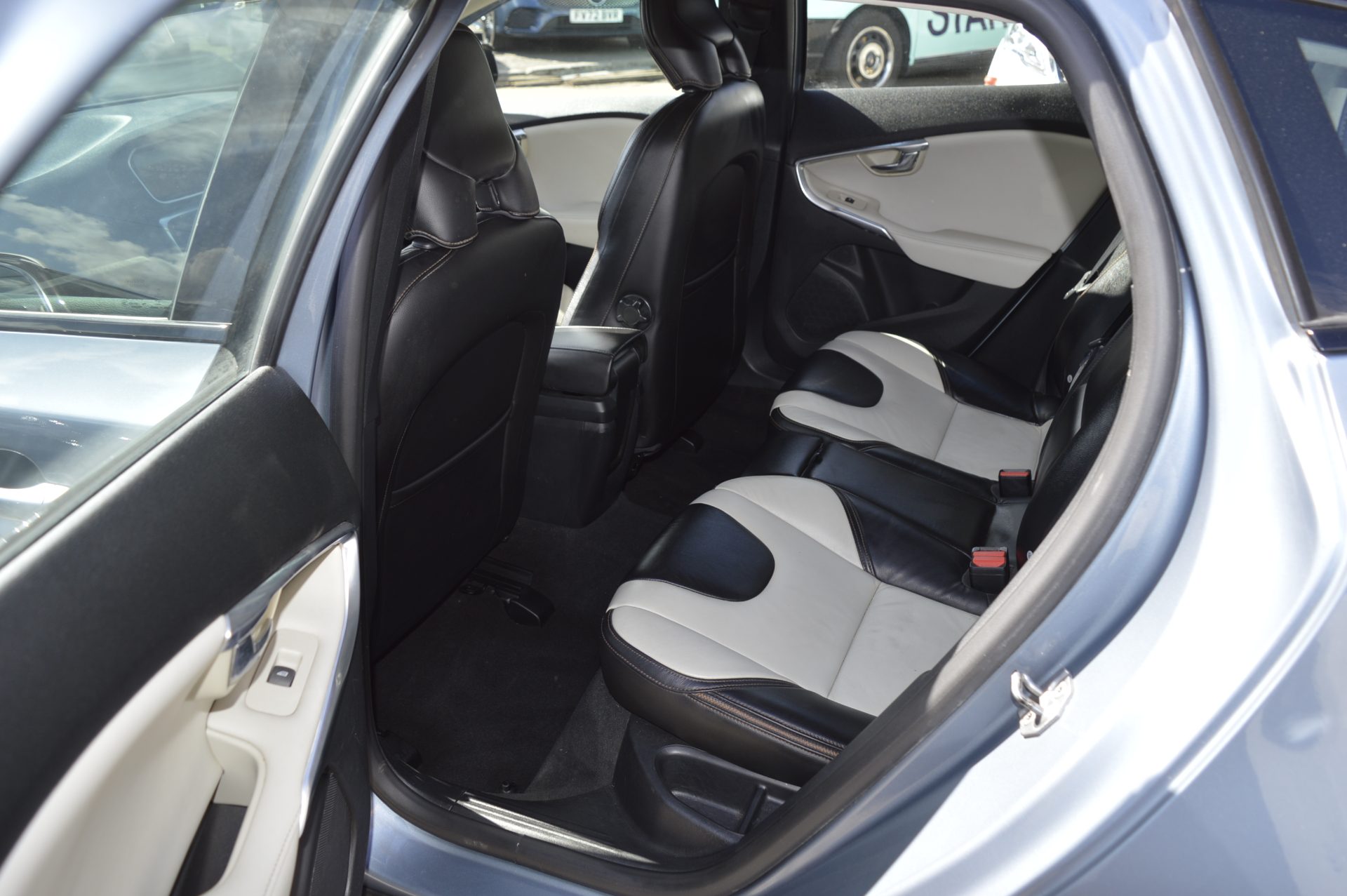 Volvo V40 CROSS COUNTRY - Image 10