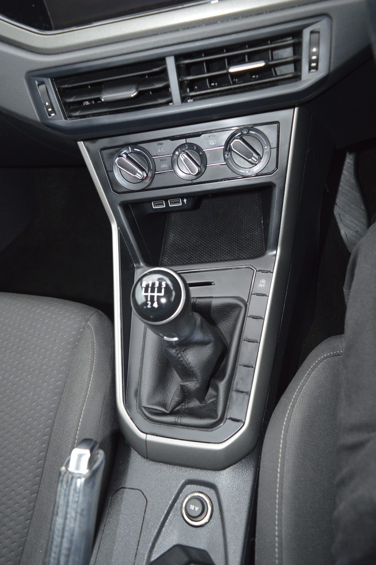Volkswagen POLO - Image 20