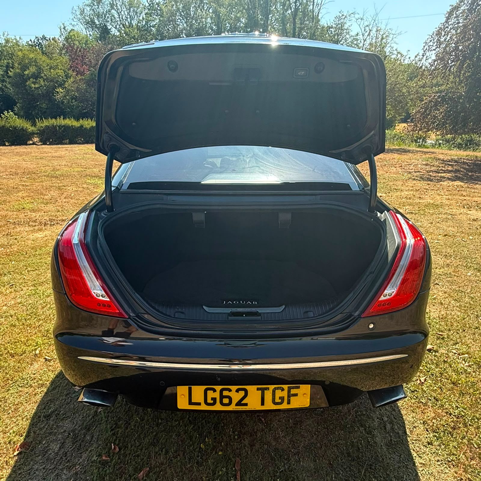 Jaguar Jaguar XJ 5.0 V8 Ultimate Saloon 4dr Petrol Auto Euro 5 (s/s) (LWB) (510 ps) - Image 16