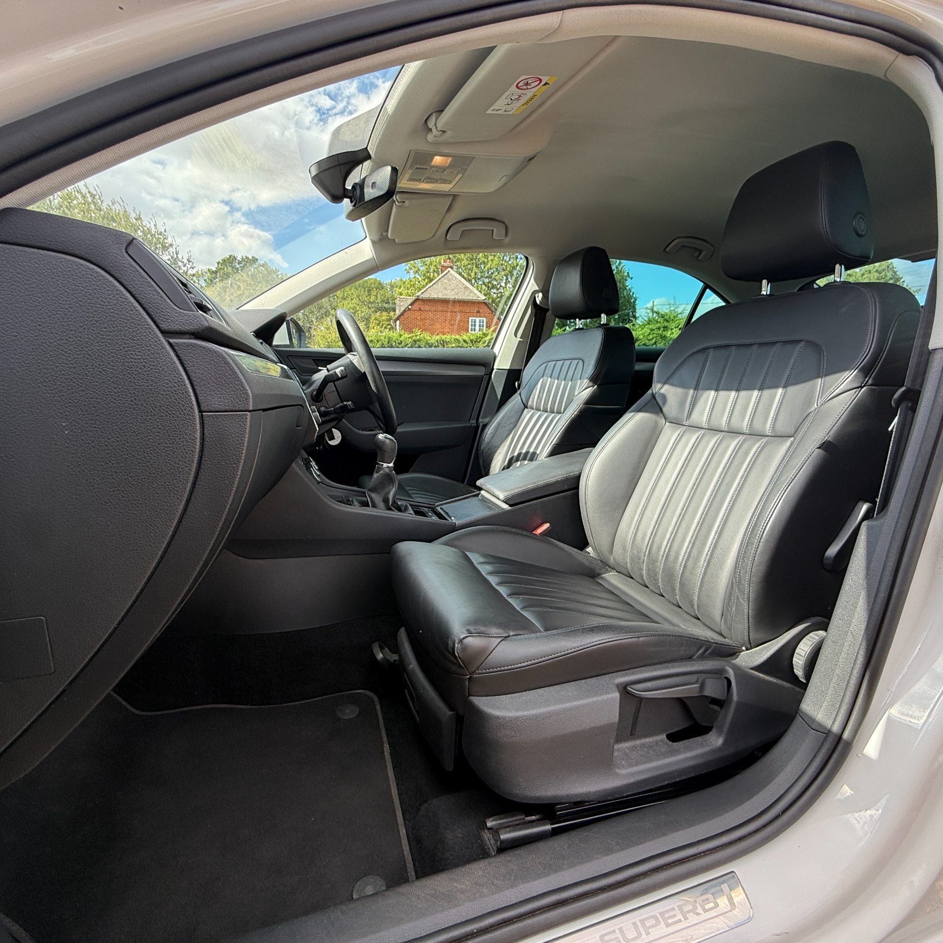 Skoda Skoda Superb 2.0 TDI SE L Executive Hatchback 5dr Diesel Manual 4WD Euro 6 (s/s) (150 ps) - Image 19