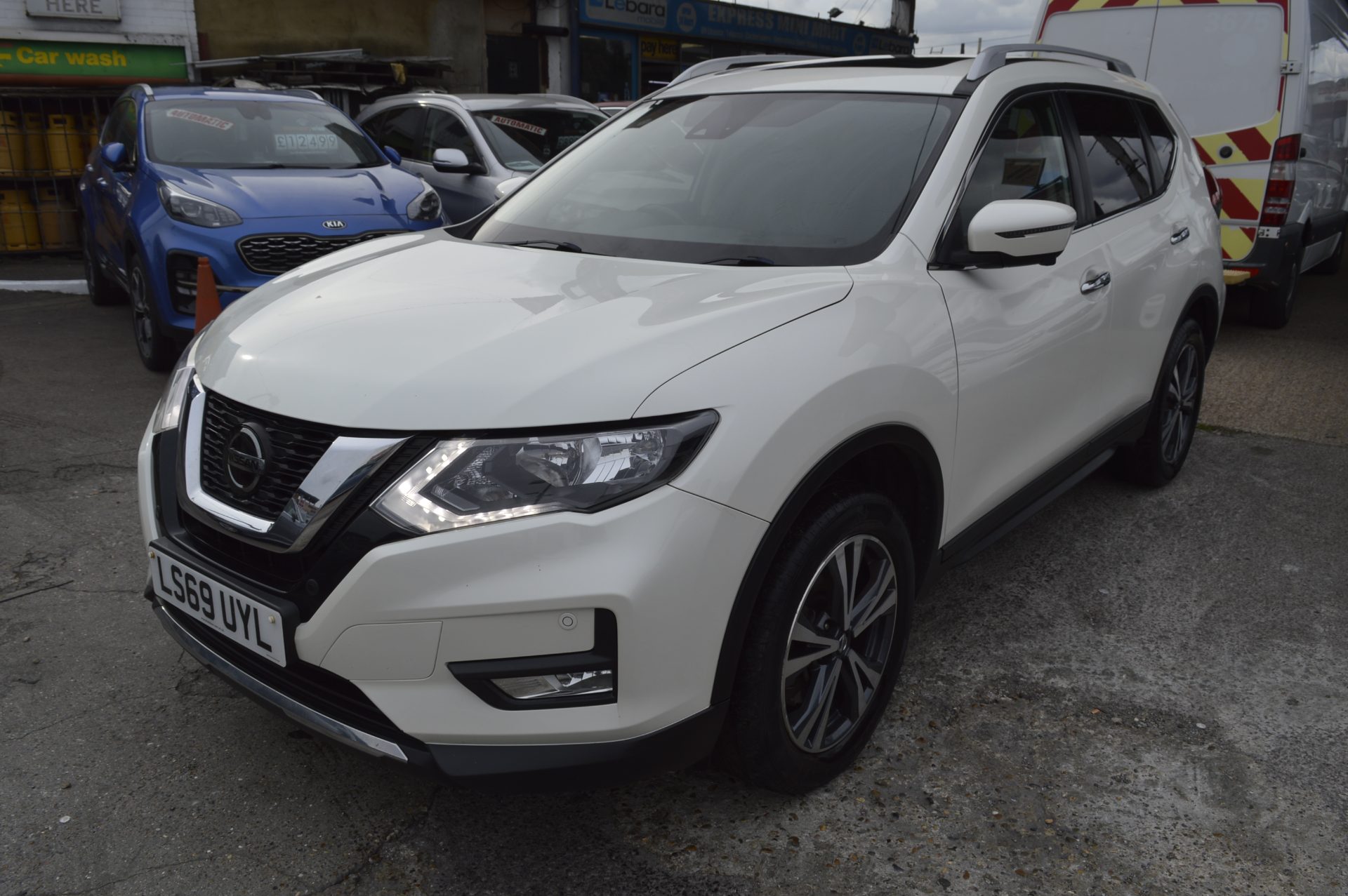 Nissan X-TRAIL AUTO 7 SEATS SUNROOF - Image 3