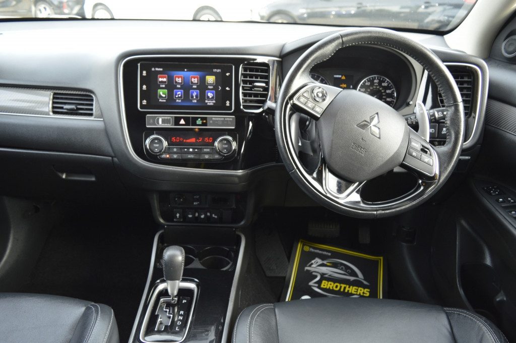 Mitsubishi Outlander - Image 16