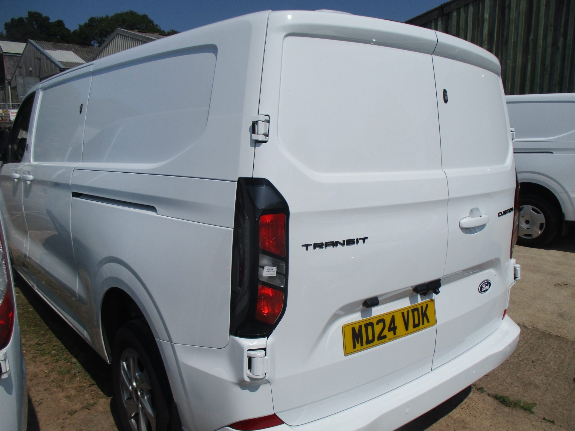 Ford NEW SHAPE CUSTOM LIMITED 136 BHP - Image 4