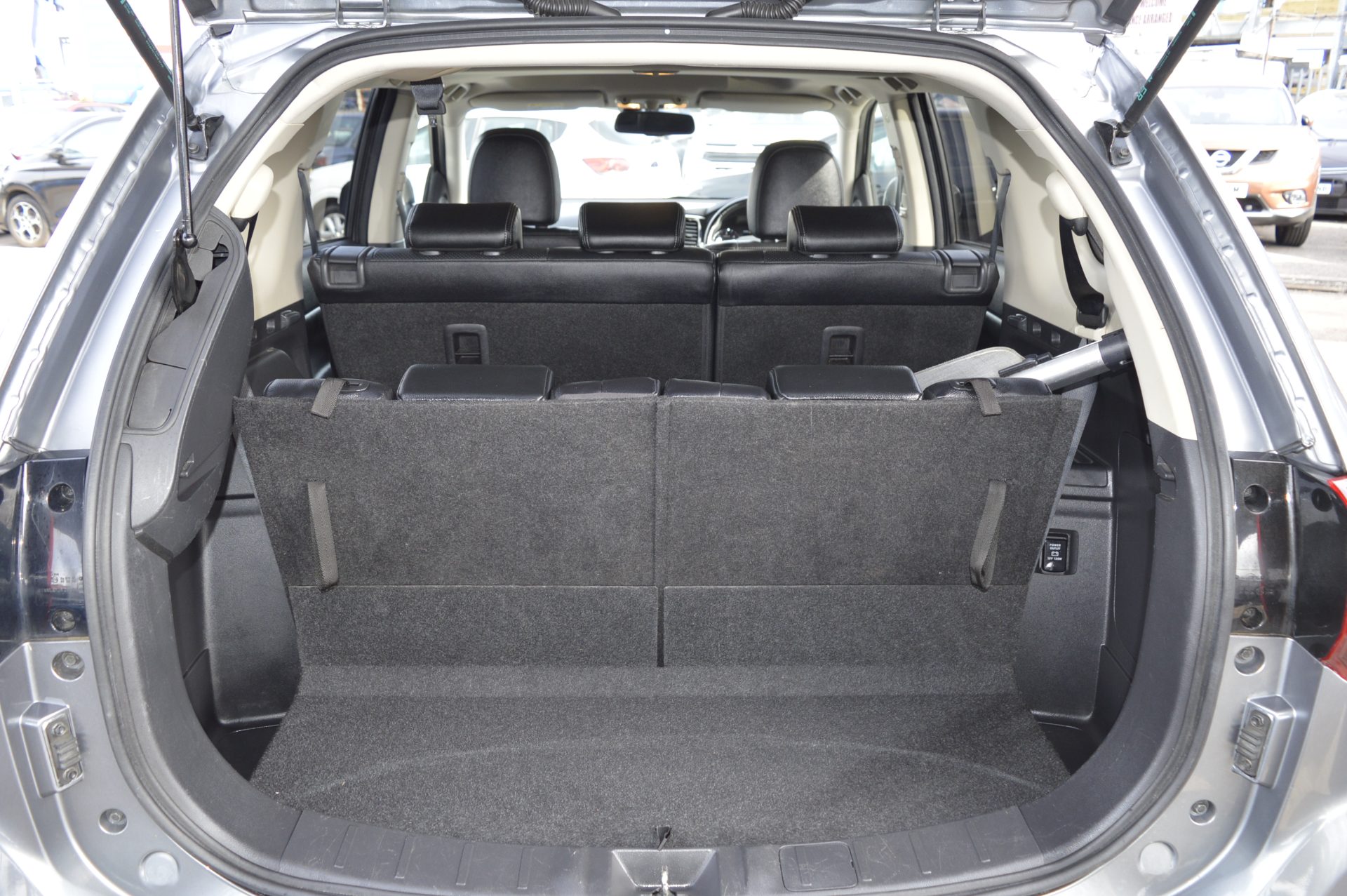 Mitsubishi OUTLANDER 4H - Image 9