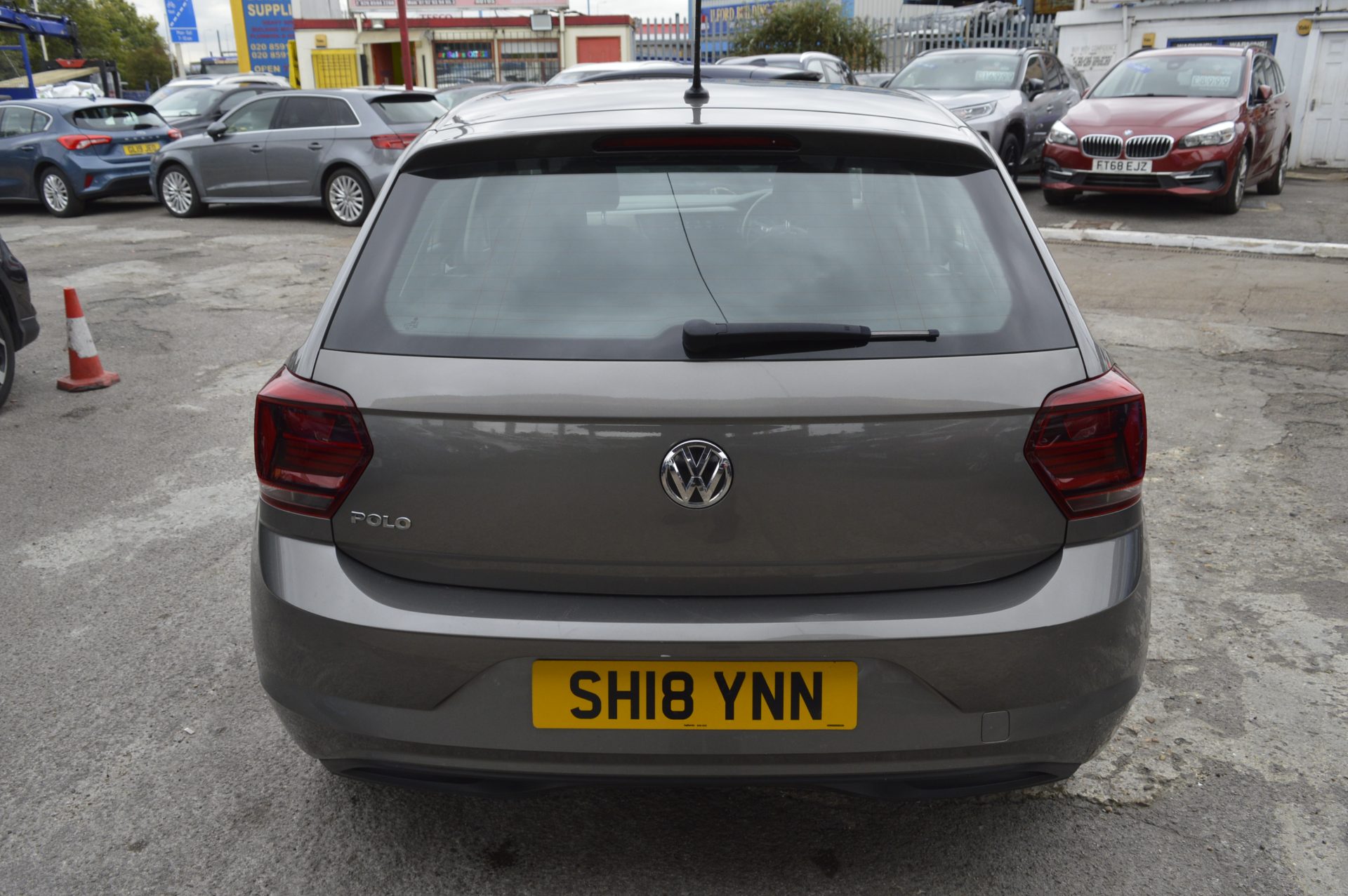 Volkswagen POLO - Image 8
