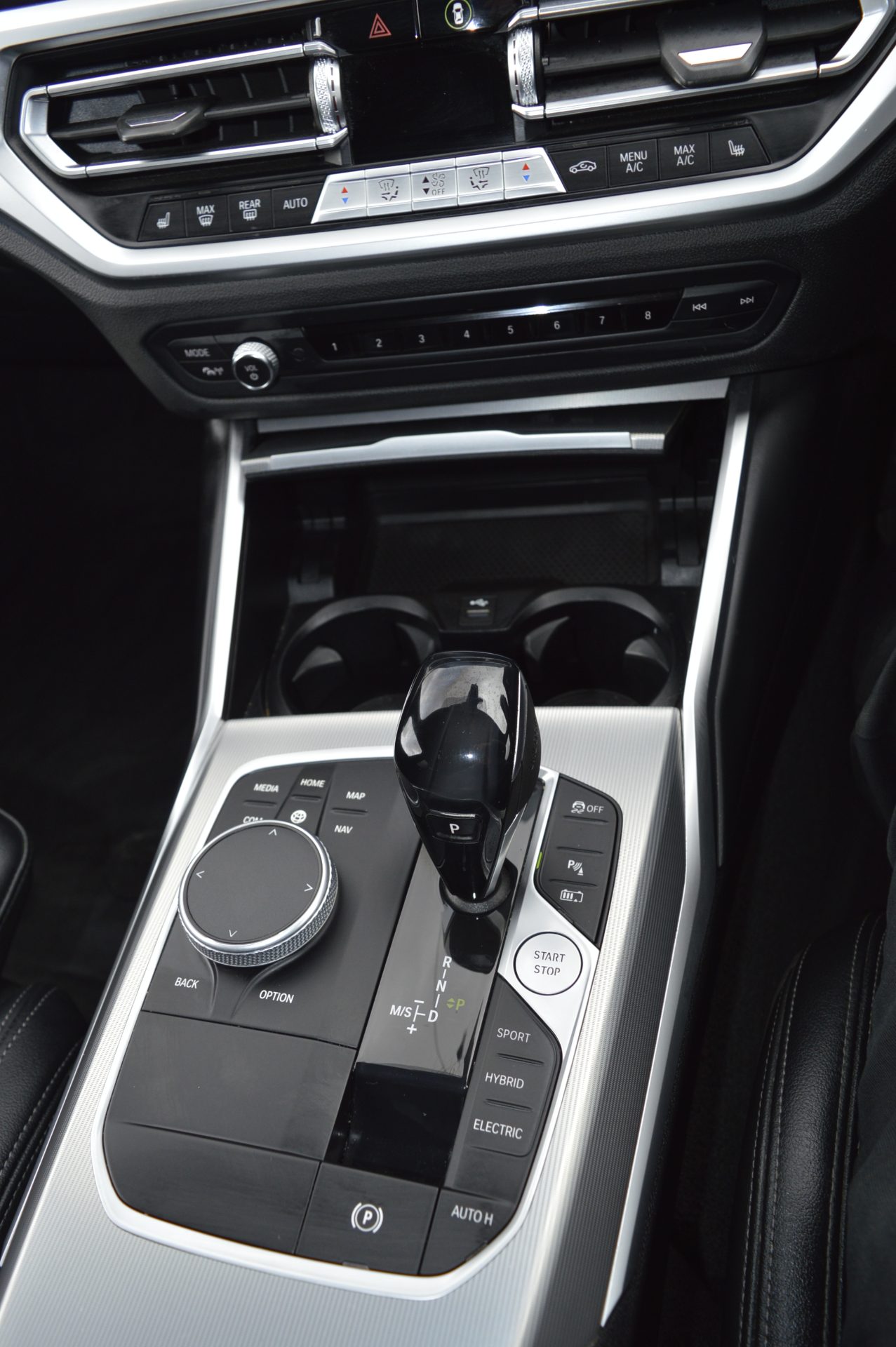 Bmw 330e PLUG IN HYBRID - Image 20