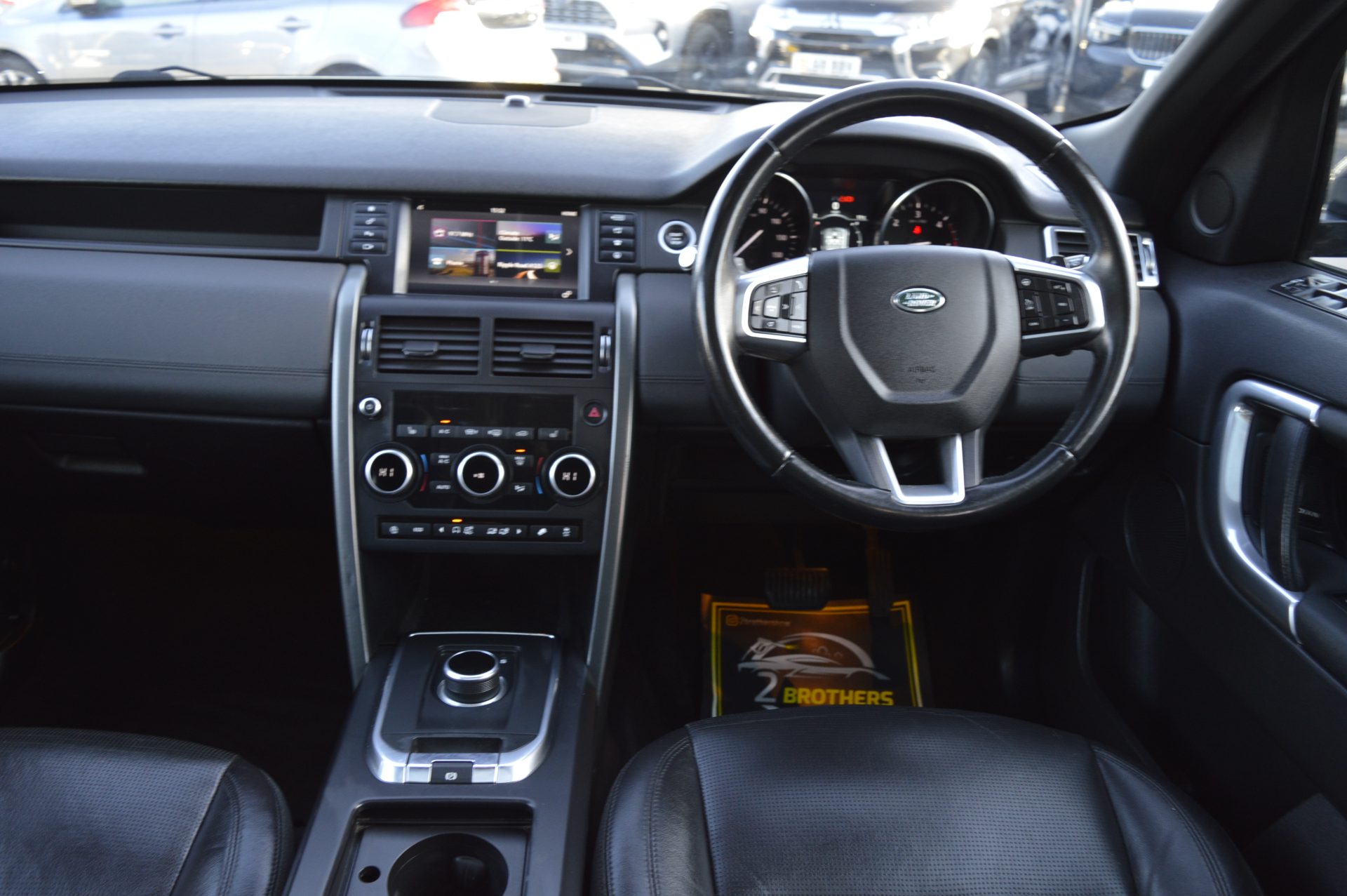 Land Rover DISCOVERY HSE AUTO 7 SEATS - Image 15