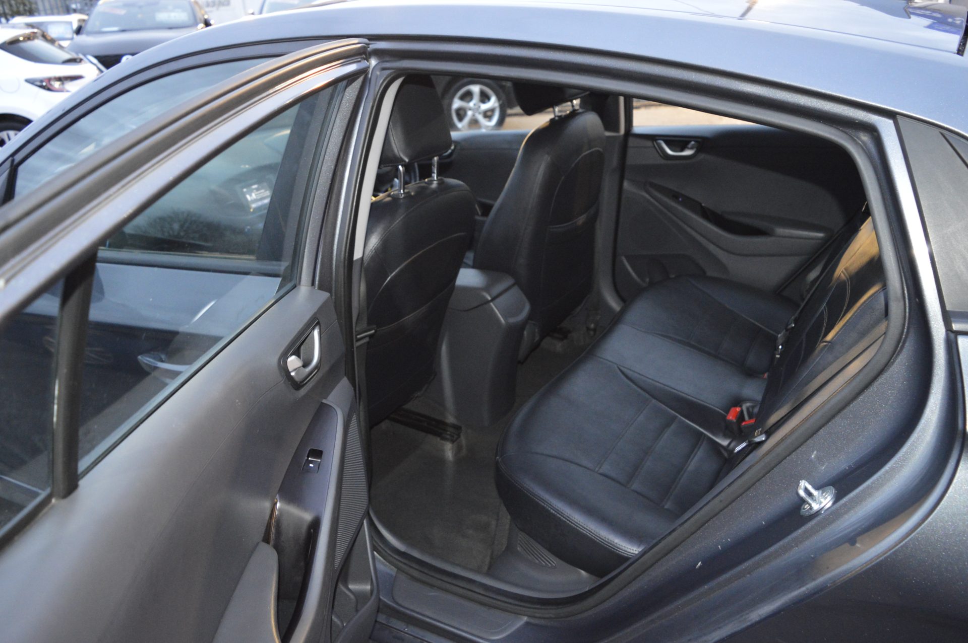 Hyundai IONIQ HYBRID AUTO - Image 10