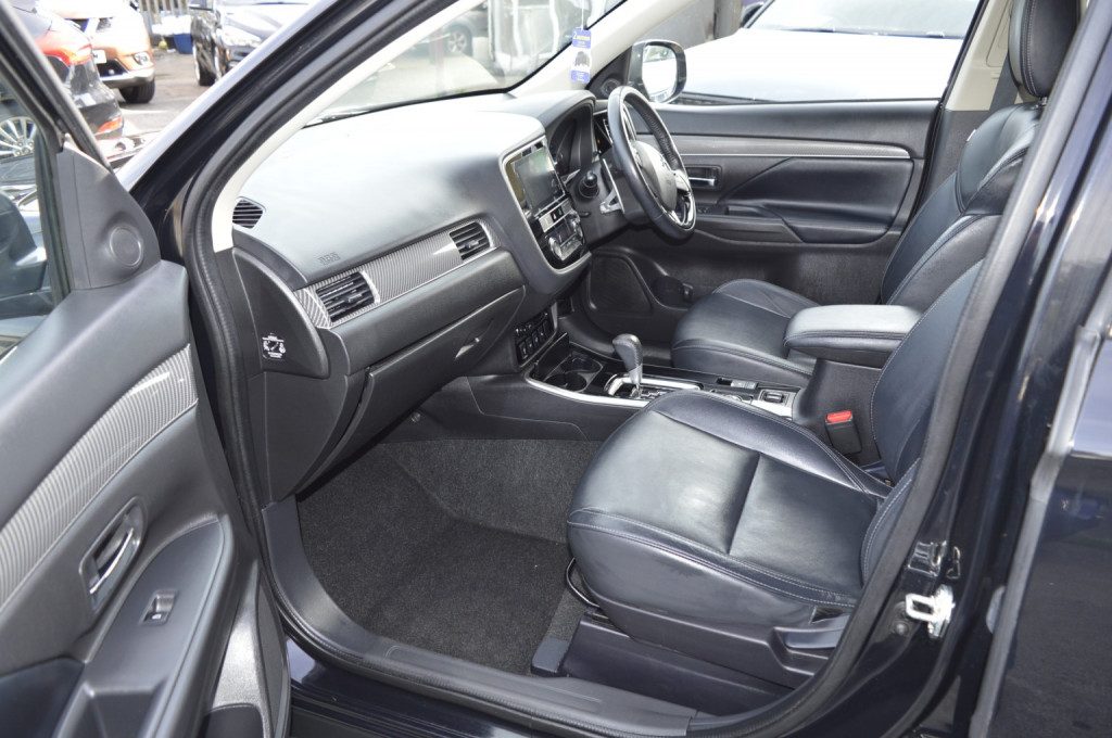 Mitsubishi Outlander - Image 14