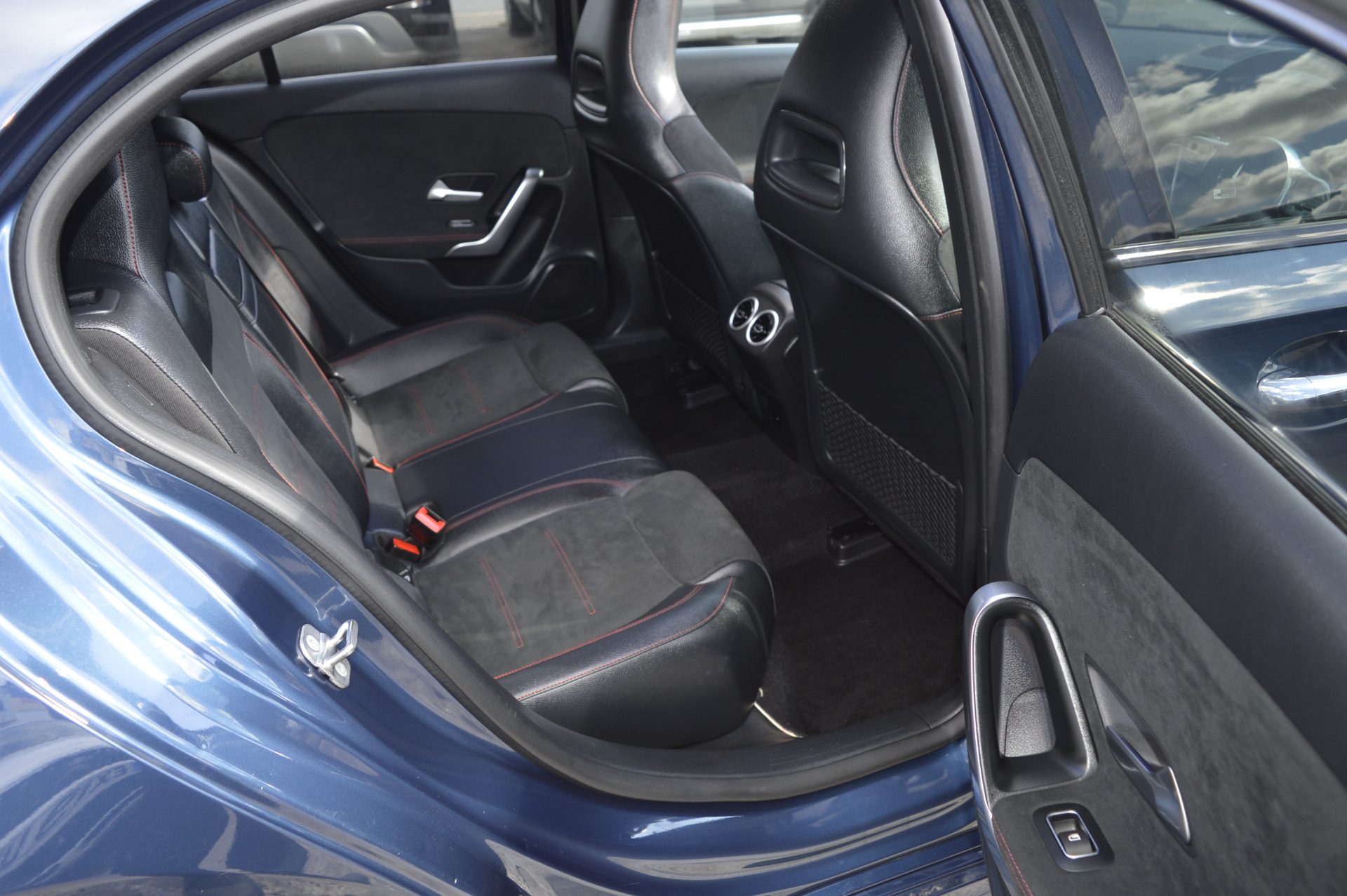 Mercedes-benz A250E AUTO PLUG IN HYBRID - Image 12