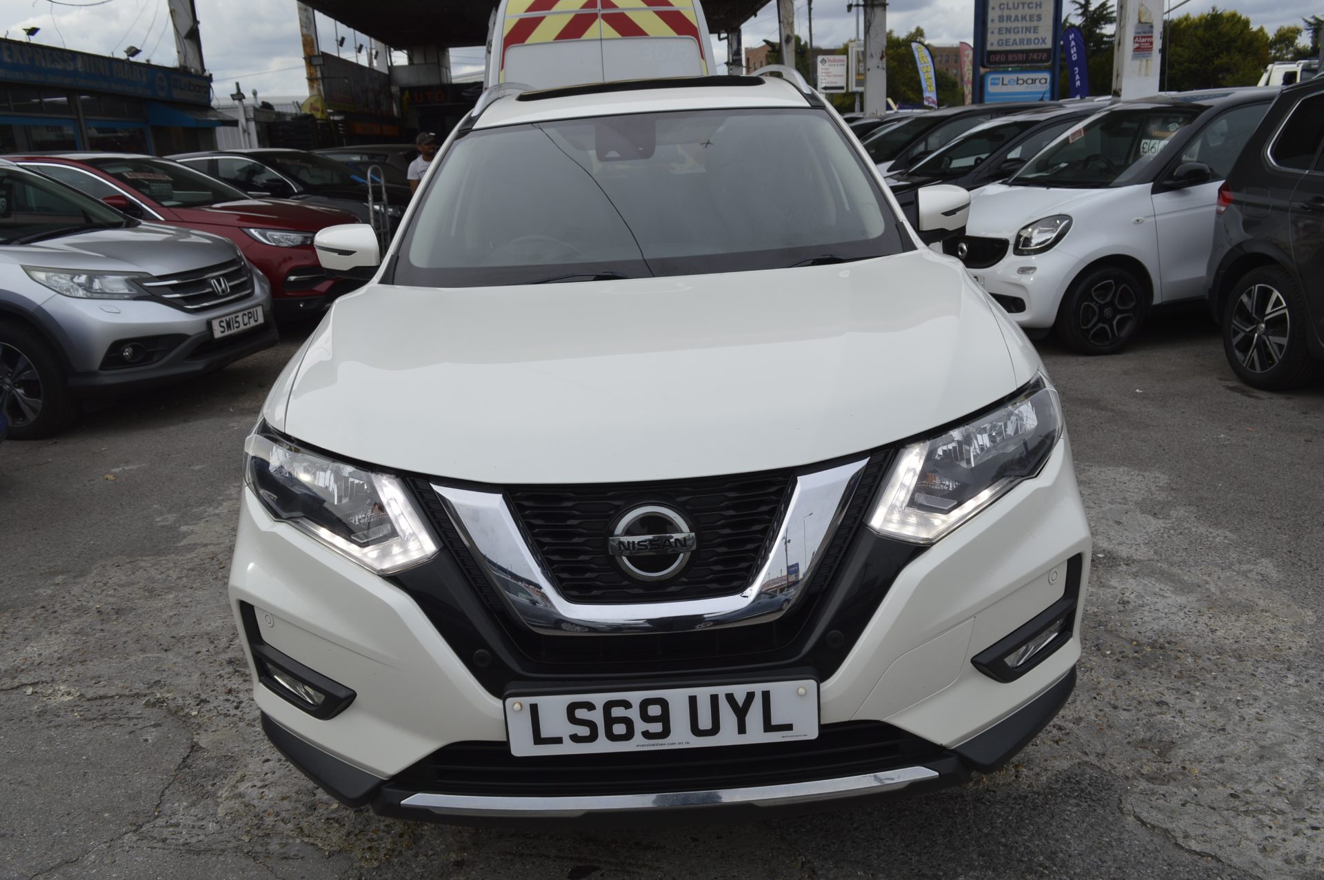 Nissan X-TRAIL AUTO 7 SEATS SUNROOF - Image 7
