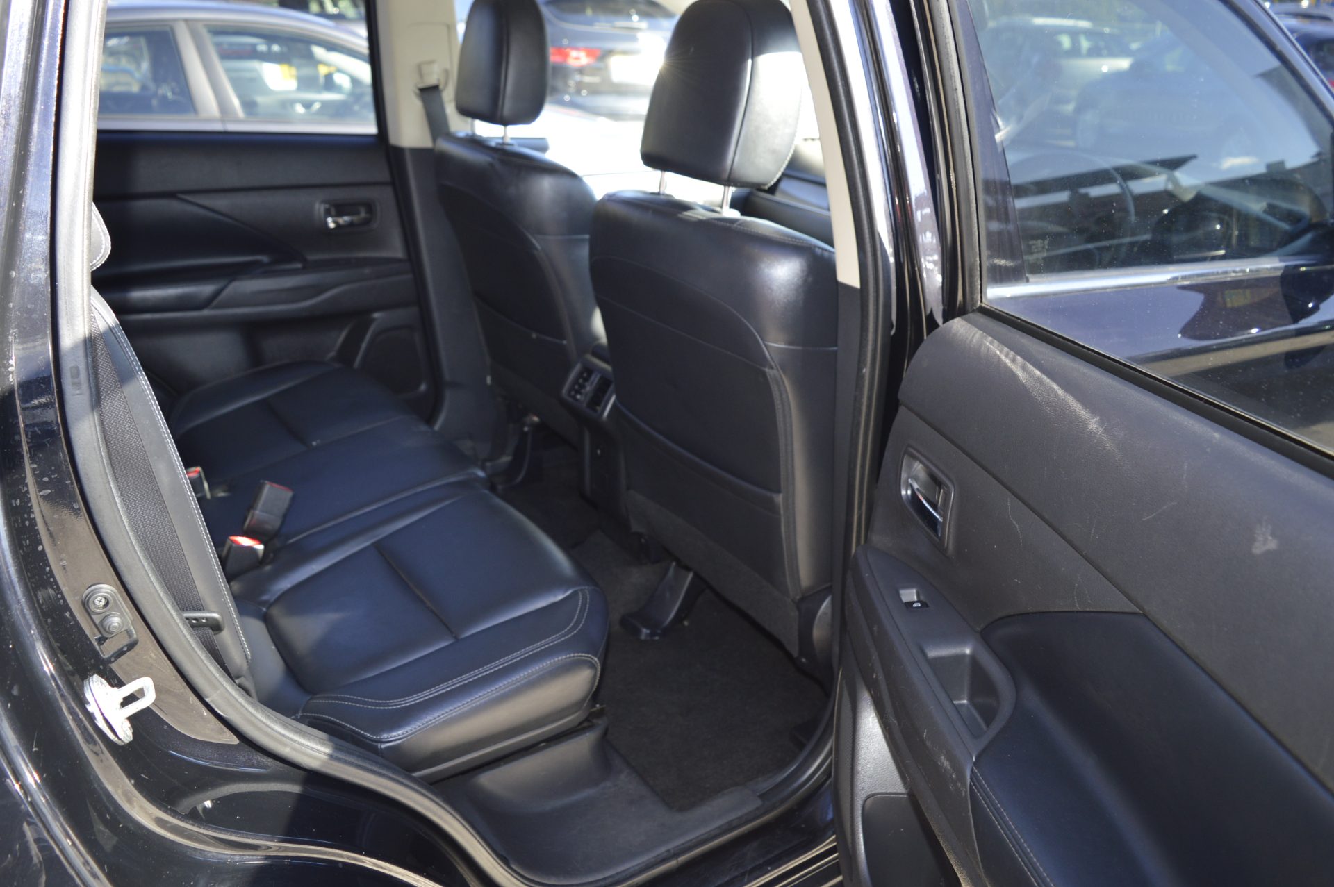 Mitsubishi OUTLANDER AUTO 7 SEATS - Image 14