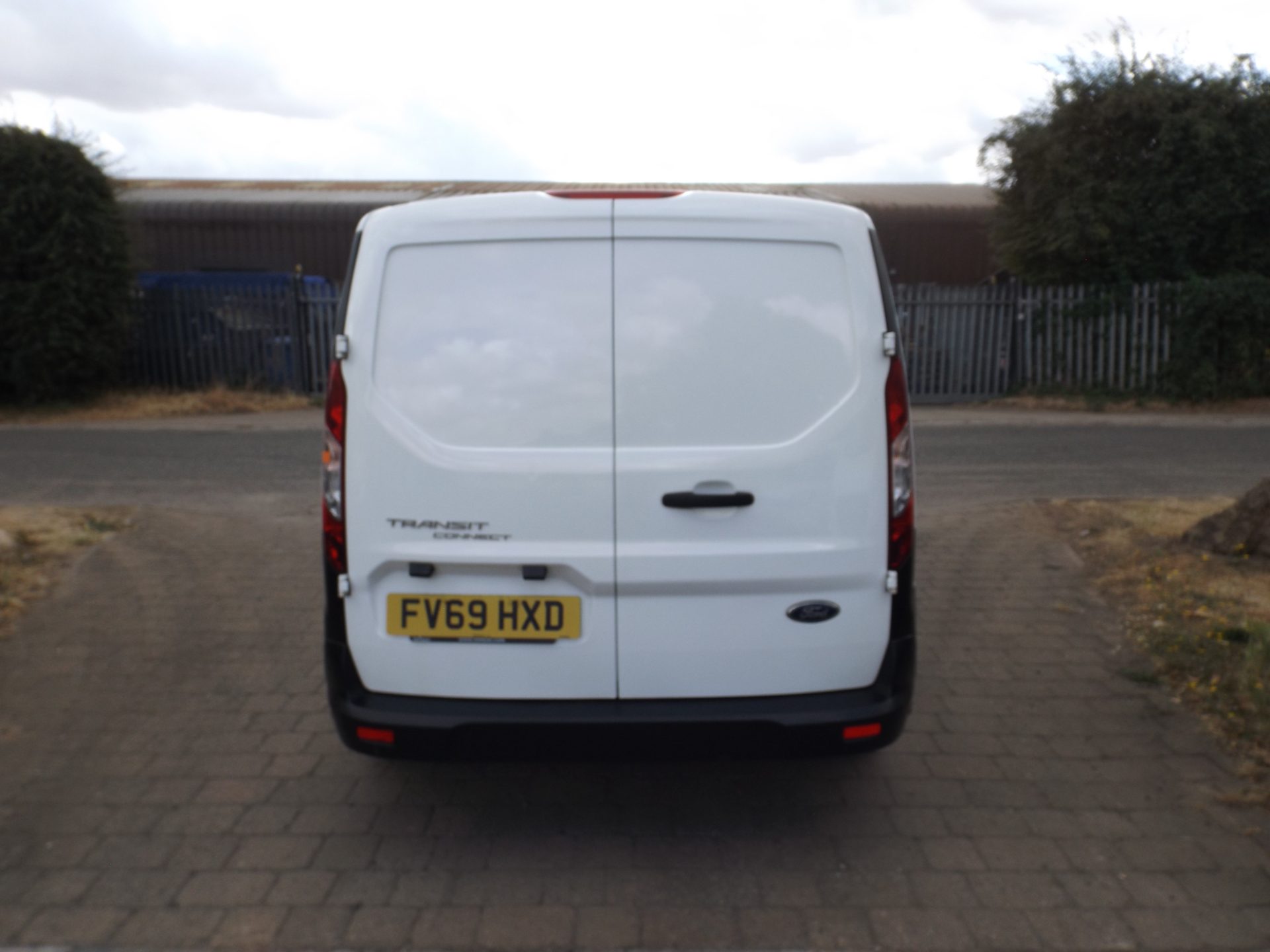 Ford TRANSIT CONNECT 1.5 200 EcoBlue Leader - Image 4
