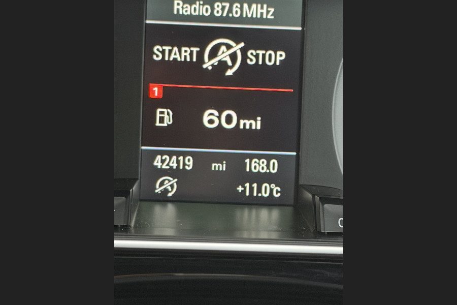Audi A4, A4 Black Edition - Image 13