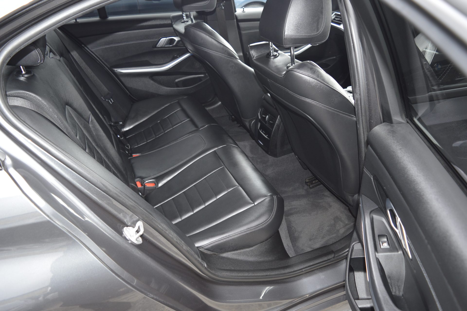 Bmw 330e PLUG IN HYBRID - Image 12