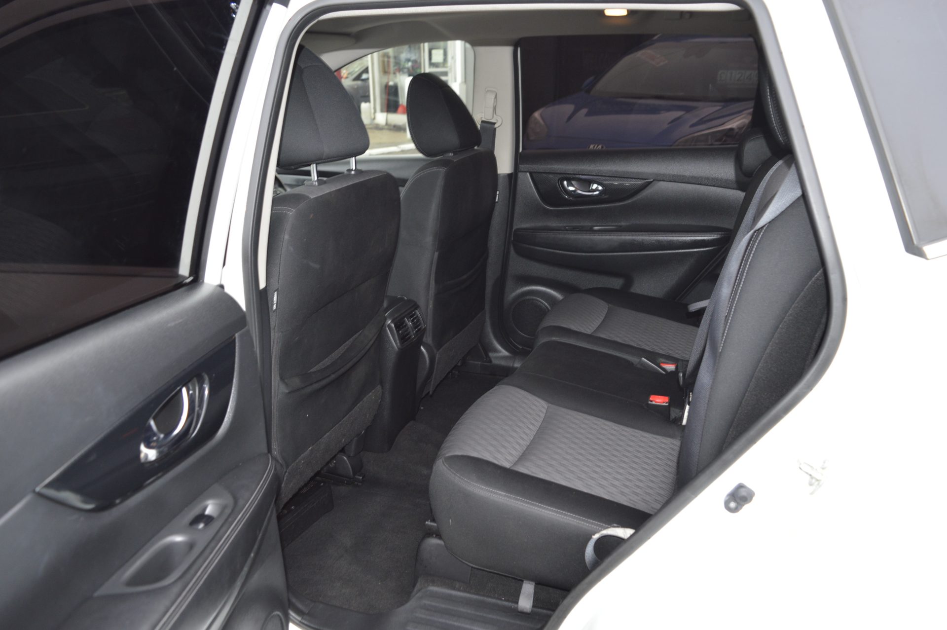 Nissan X-TRAIL AUTO 7 SEATS SUNROOF - Image 12