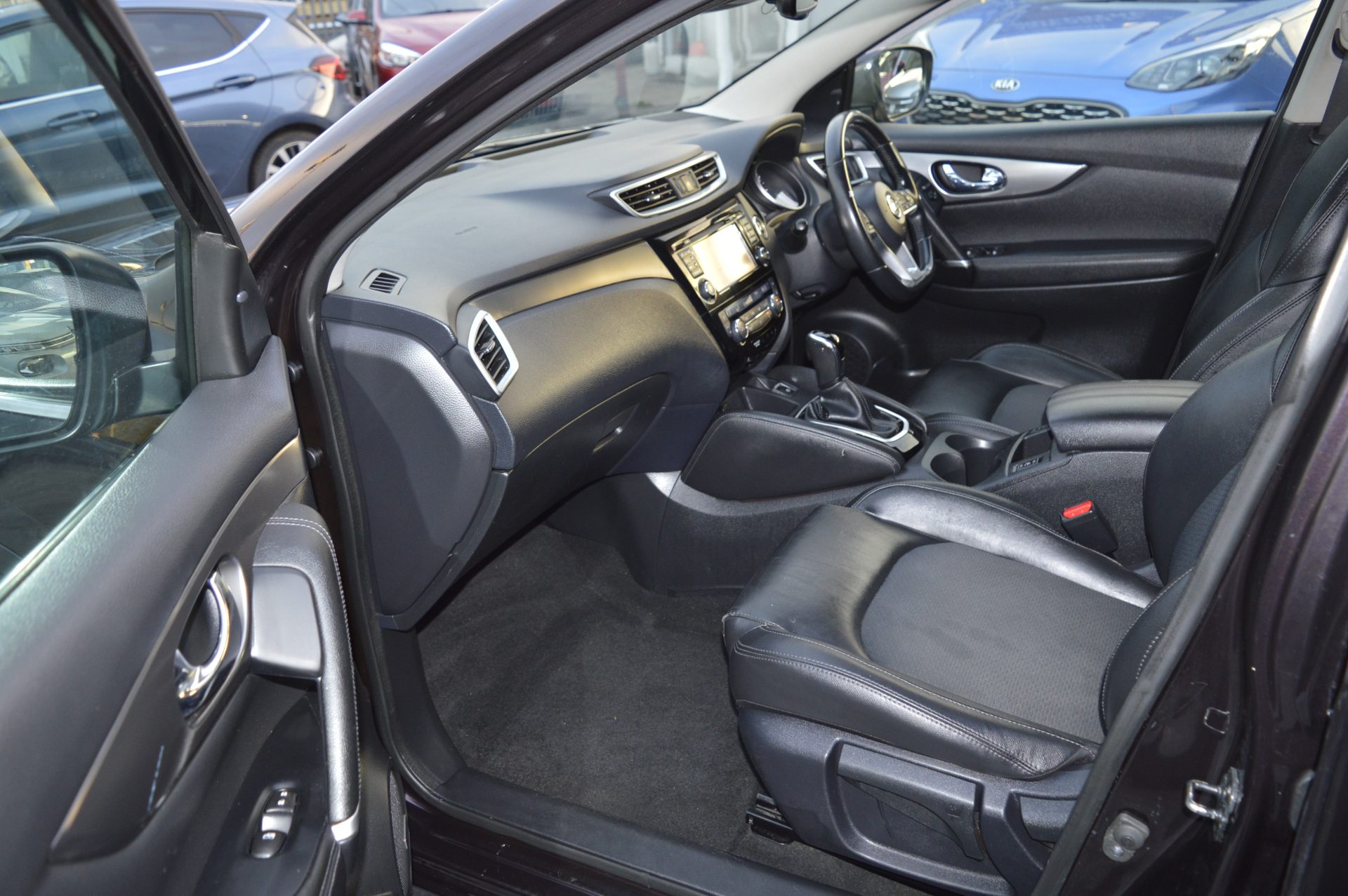 Nissan QASHQAI AUTO - Image 11