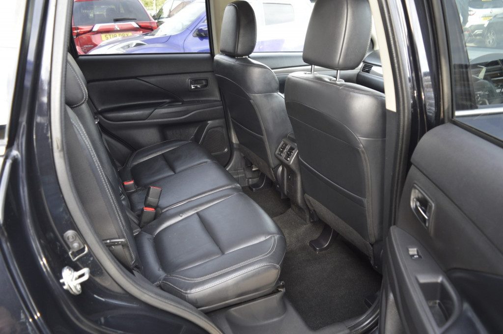 Mitsubishi Outlander - Image 15