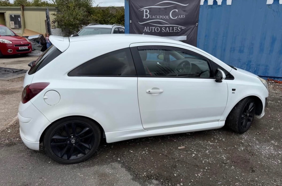 Vauxhall Corsa sri - Image 2