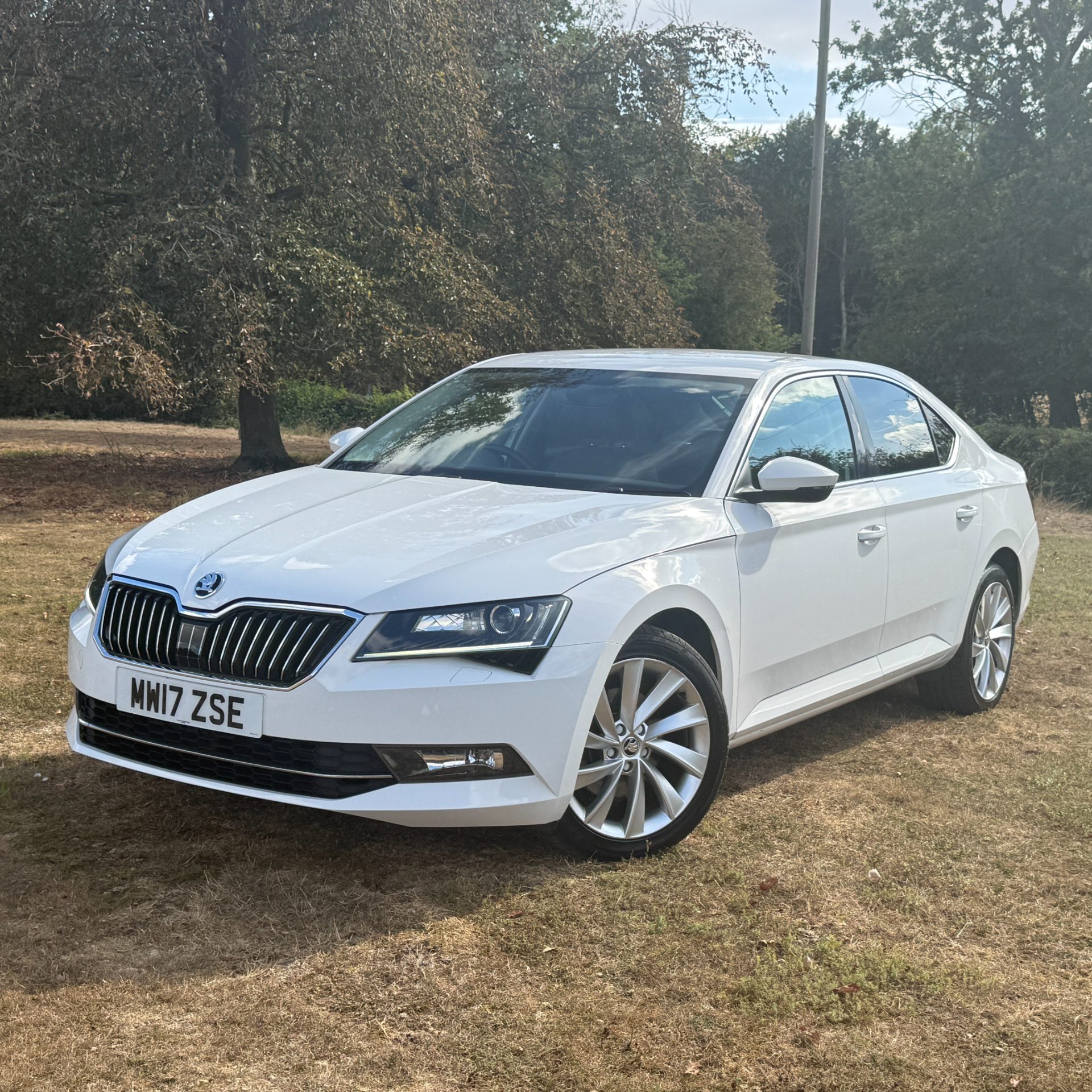Skoda Skoda Superb 2.0 TDI SE L Executive Hatchback 5dr Diesel Manual 4WD Euro 6 (s/s) (150 ps) - Image 4