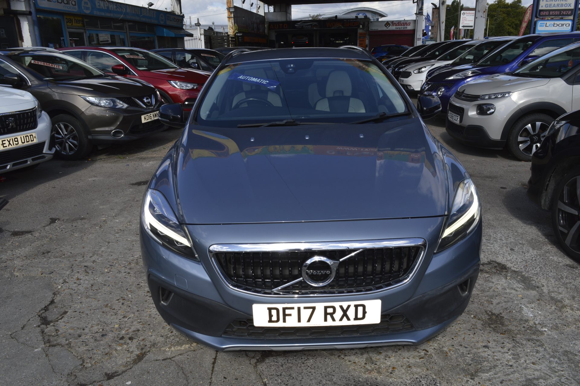 Volvo V40 CROSS COUNTRY - Image 7