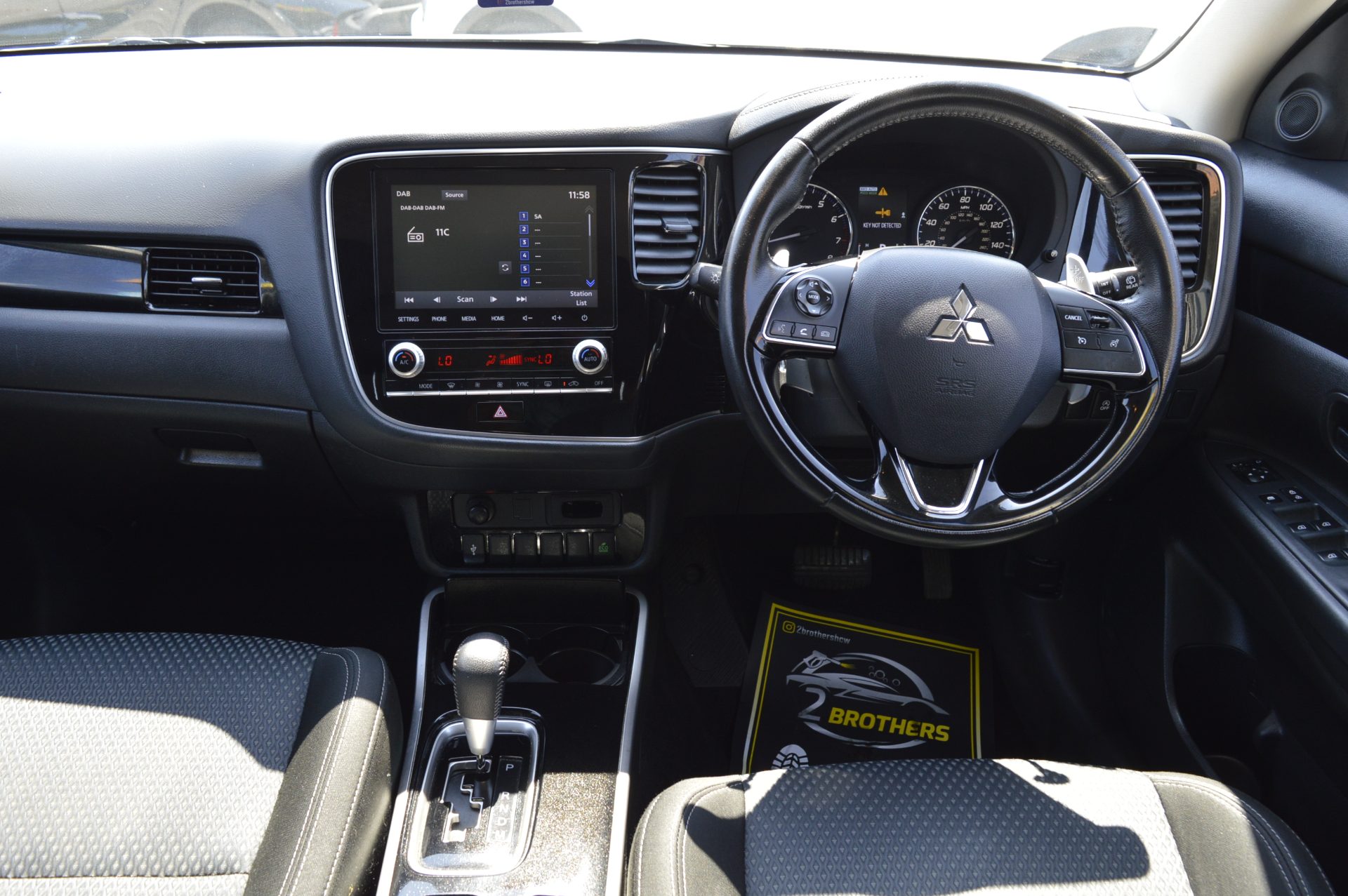 Mitsubishi OUTLANDER - Image 14