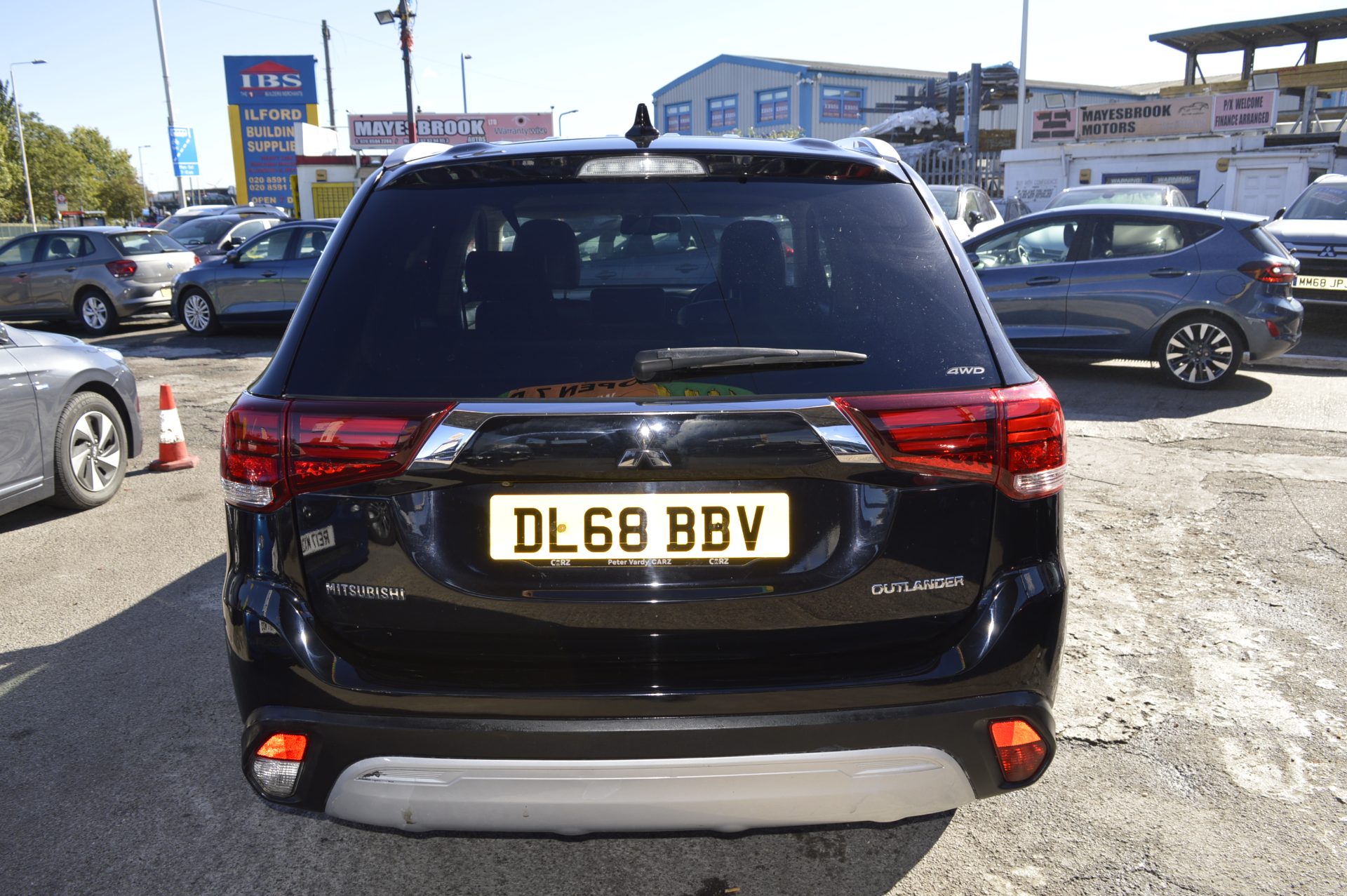 Mitsubishi OUTLANDER AUTO 7 SEATS - Image 8