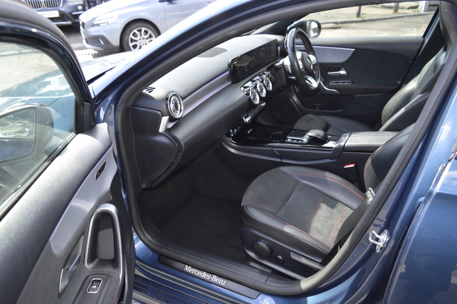 Mercedes-benz A250E AUTO PLUG IN HYBRID - Image 11