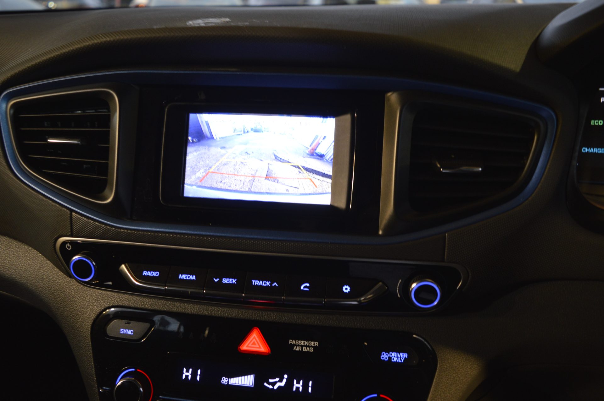 Hyundai IONIQ HYBRID AUTO - Image 18