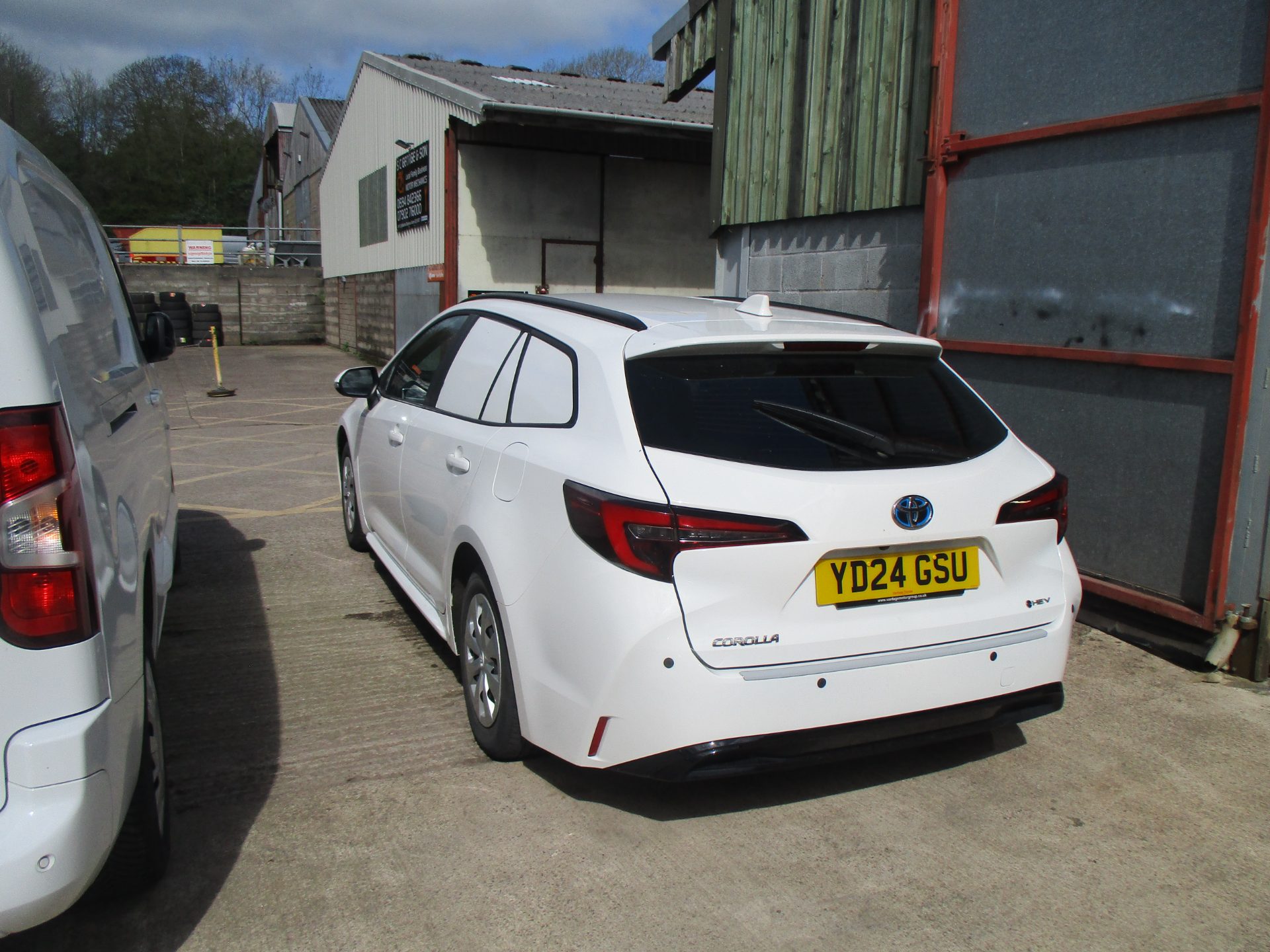 Toyota COROLLA COMMERCIAL HYBRID - Image 3
