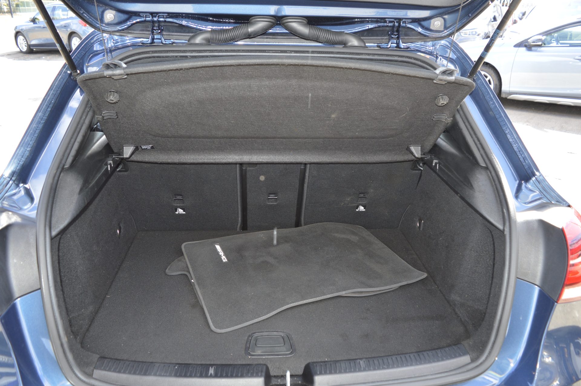 Mercedes-benz A250E AUTO PLUG IN HYBRID - Image 9