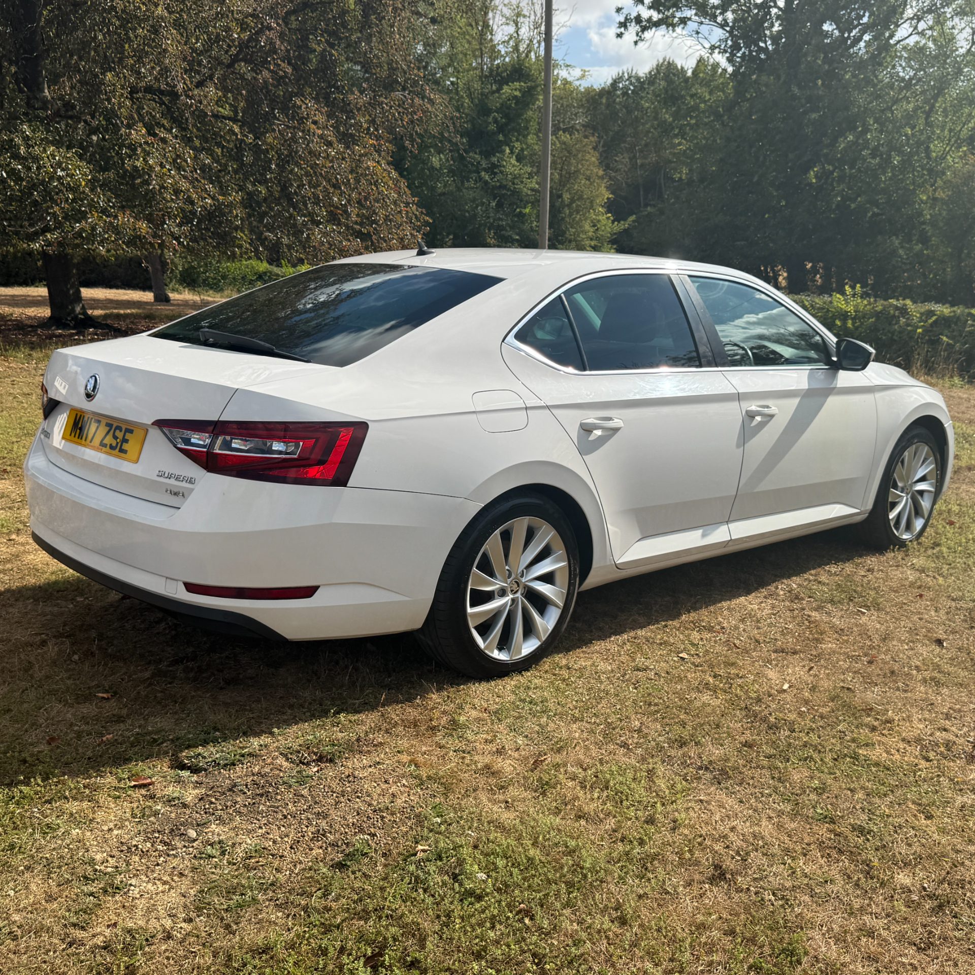 Skoda Skoda Superb 2.0 TDI SE L Executive Hatchback 5dr Diesel Manual 4WD Euro 6 (s/s) (150 ps) - Image 15