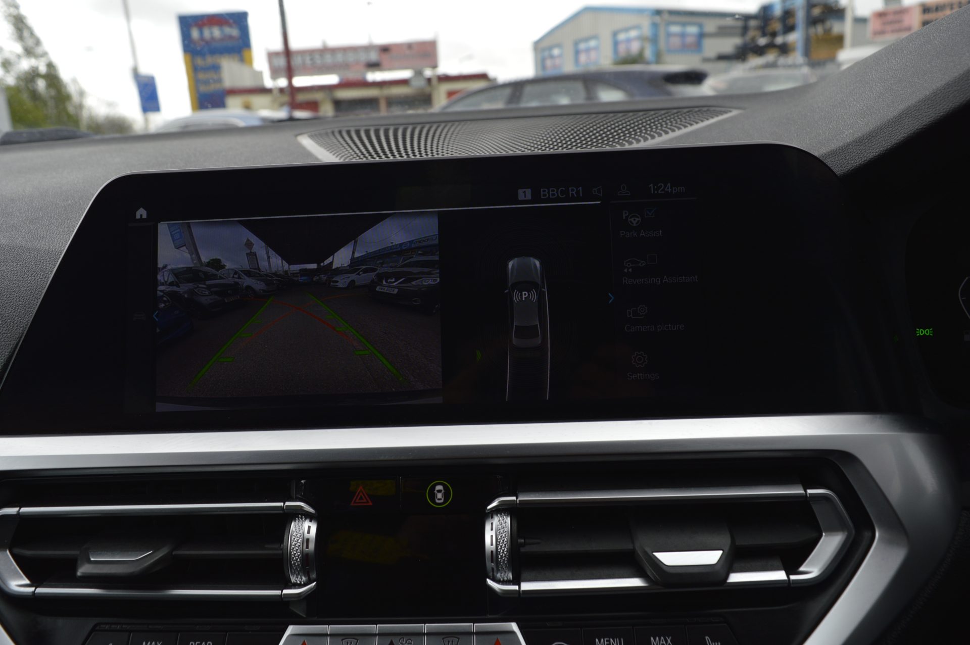 Bmw 330e PLUG IN HYBRID - Image 19