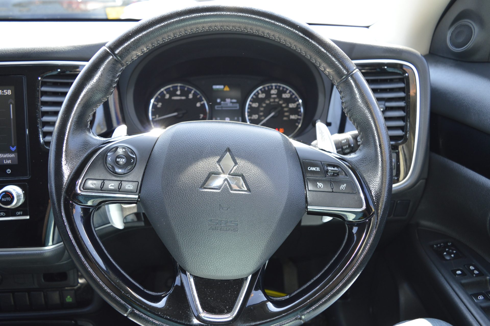 Mitsubishi OUTLANDER - Image 17