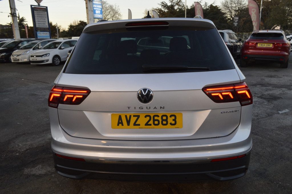 Volkswagen Tiguan - Image 9