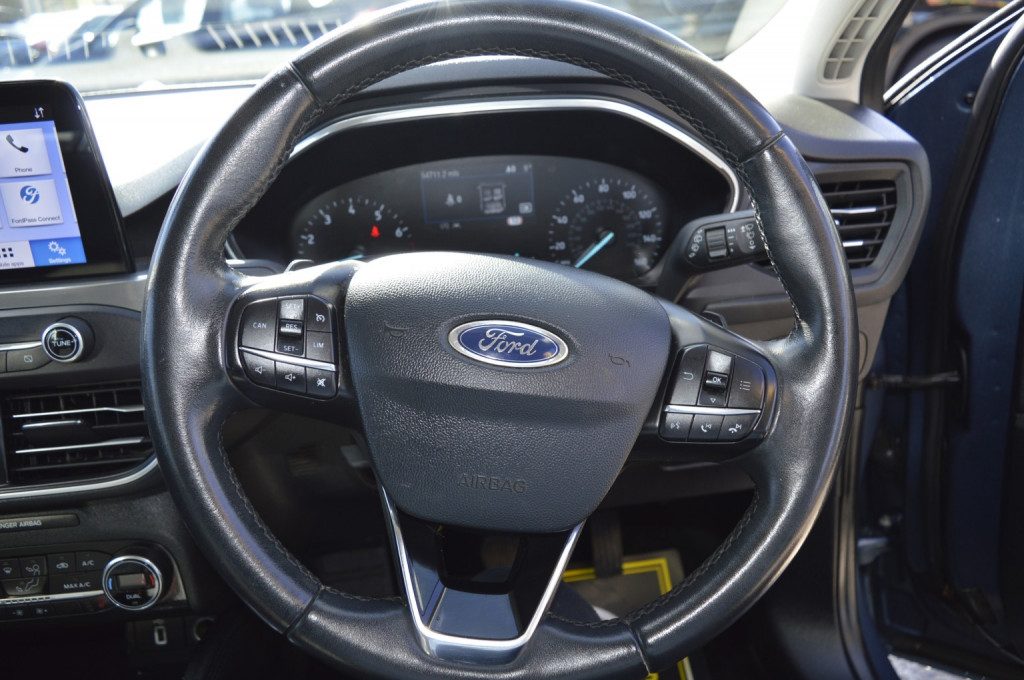 Ford Focus - Image 12
