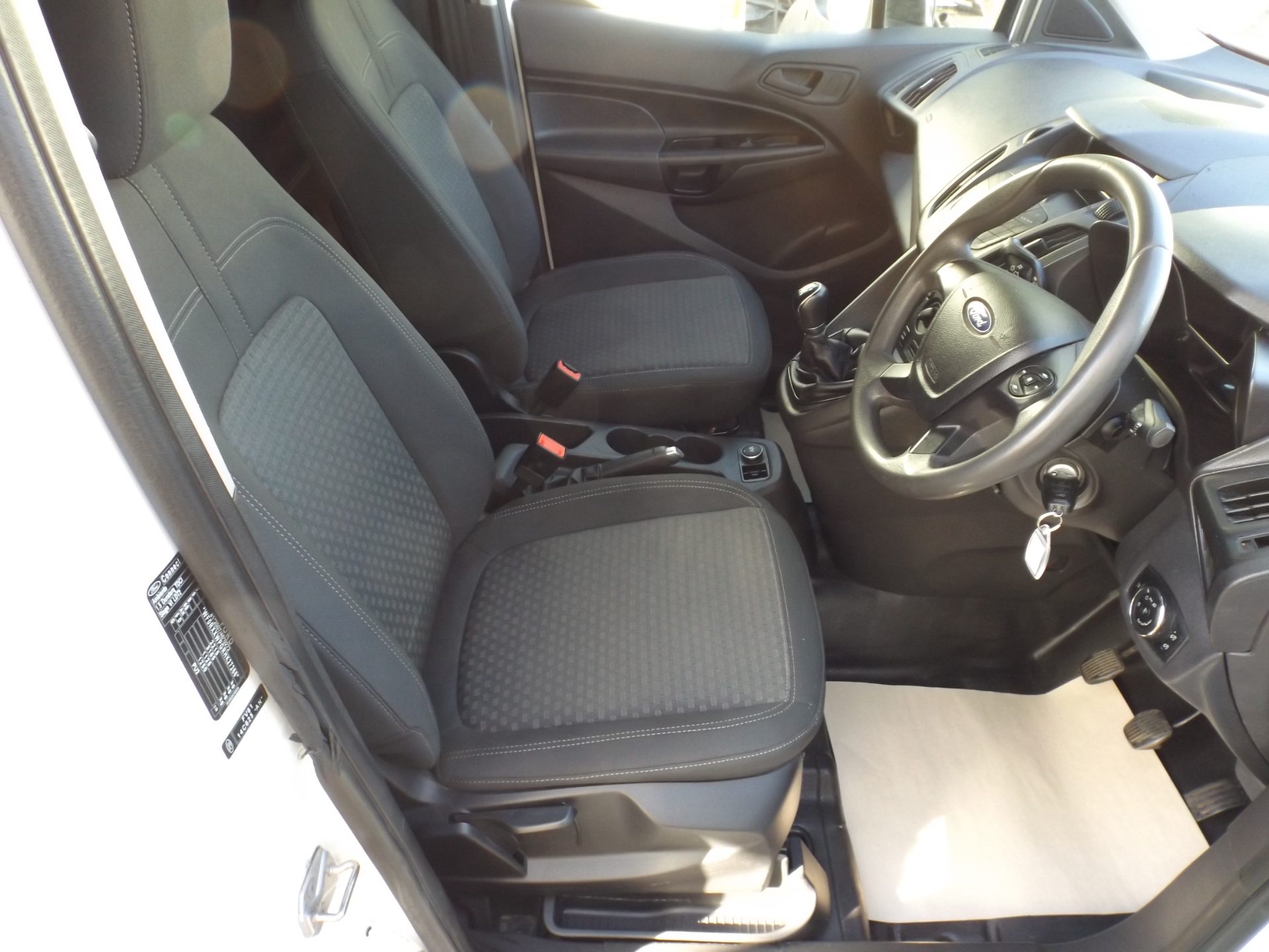 Ford Transit Connect 1.5 TDCi 220 - Image 10