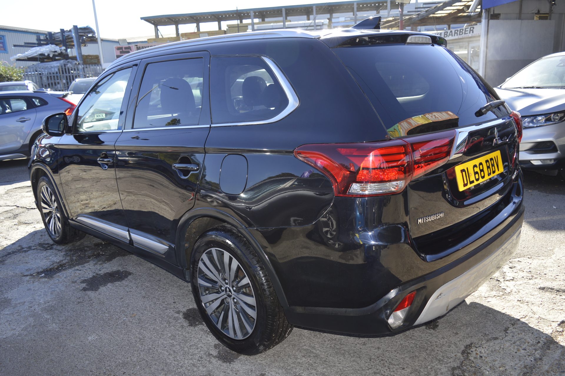 Mitsubishi OUTLANDER AUTO 7 SEATS - Image 4