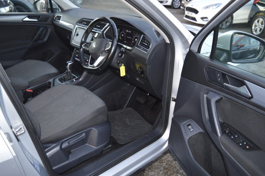Volkswagen Tiguan - Image 16