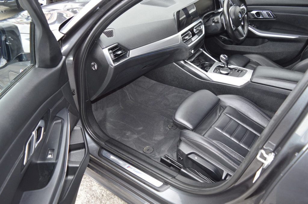 Bmw 3 Series - Image 12