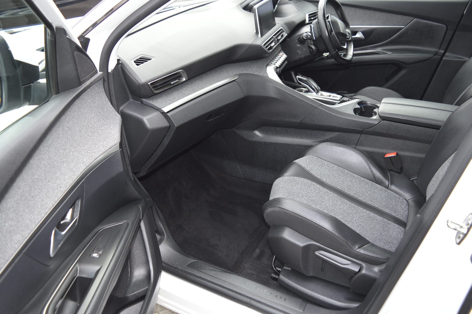 Peugeot 3008 - Image 11