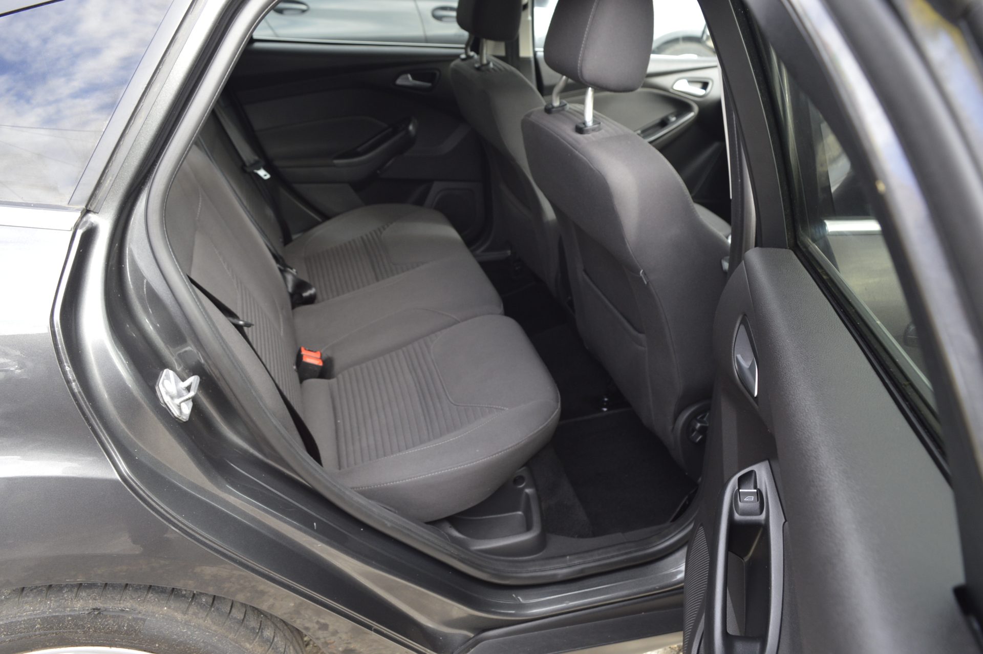 Ford Focus - Image 12