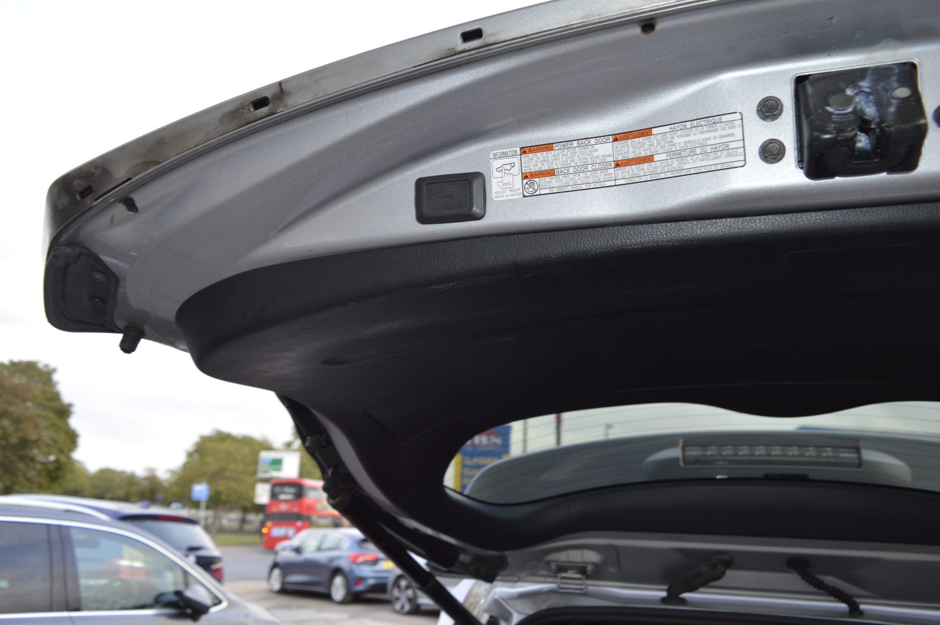 Toyota RAV 4 HYBRID AUTO - Image 10