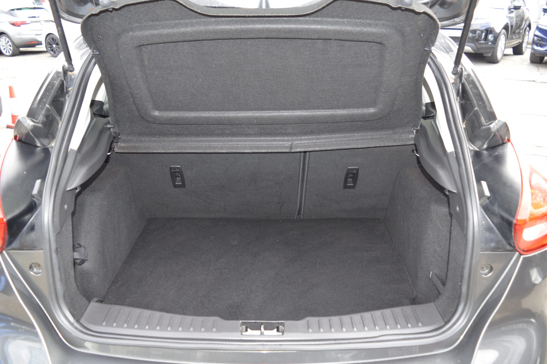 Ford Focus - Image 9